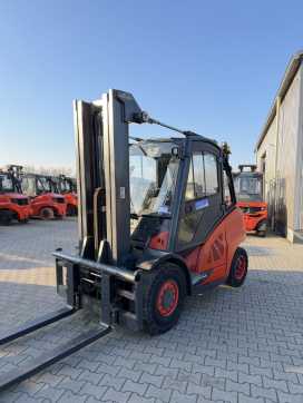 Použité vysokozdvižné vozíky LINDE H50D-02 DIESEL VIERRADFRONTSTAPLER (13015450) backdrop