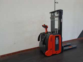 Použité vysokozdvižné vozíky LINDE L12 AP : 1,2t ELEKTRO HOCHHUBWAGENDEICHSEL (13063398)