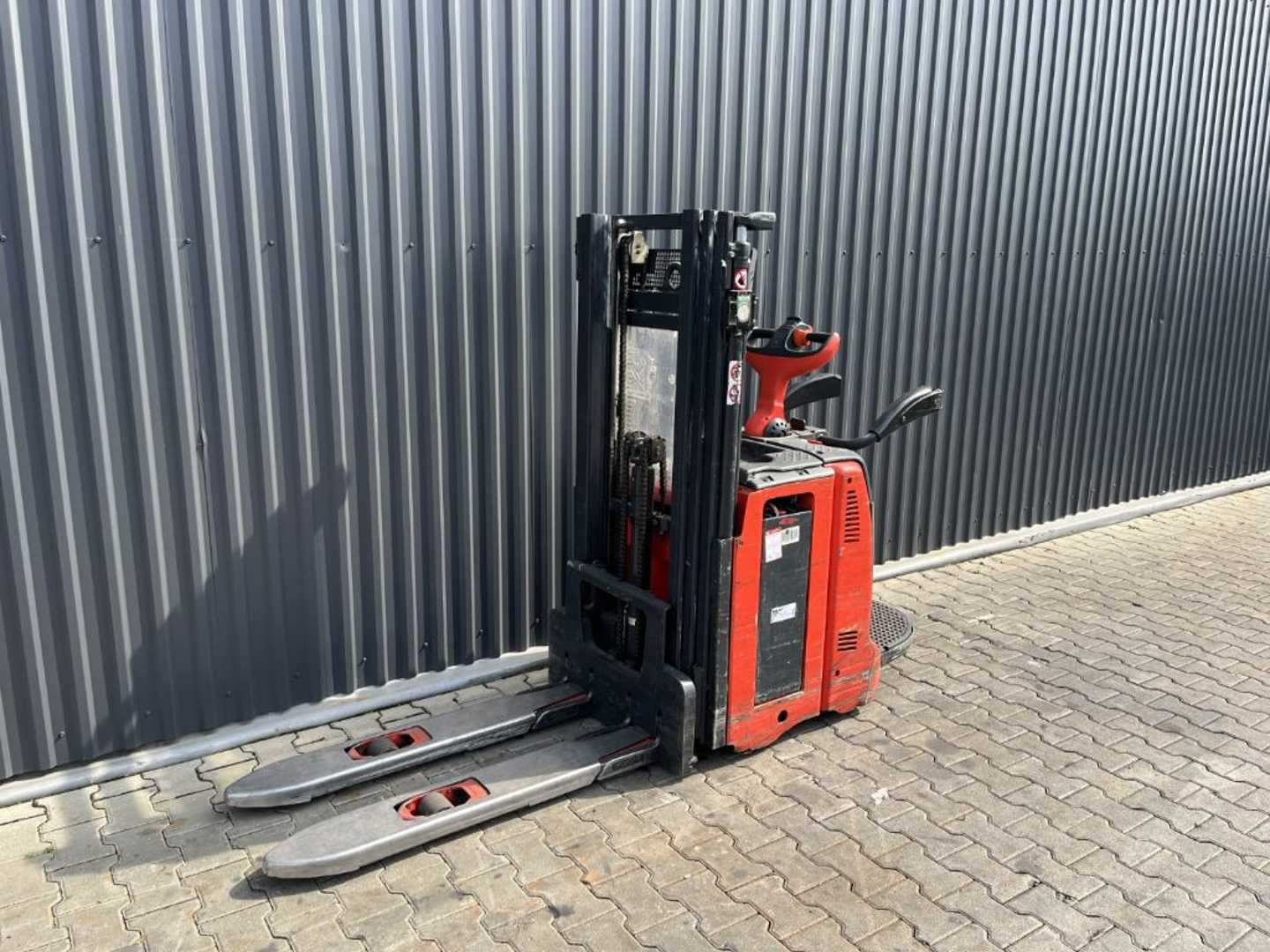 Použité vysokozdvižné vozíky LINDE L12AP ELEKTRO HOCHHUBWAGENFAHRERSTAND (13065387)