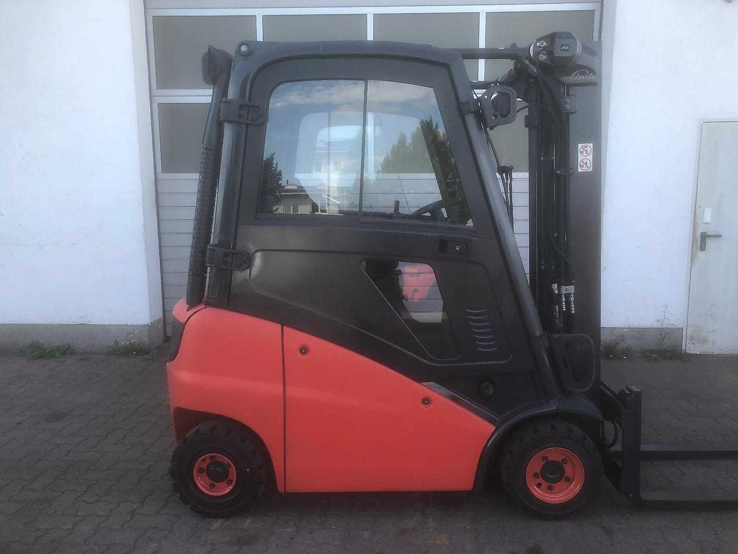 Použité vysokozdvižné vozíky LINDE Linde H16D-01 EVO 391 Dieselstapler Vollkabine 1600kg DIESEL VIERRADFRONTSTAPLER (12895867)