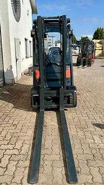 Použité vysokozdvižné vozíky LINDE Linde H18D-01 391 Dieselstapler Vollkabine 1800kg DIESEL VIERRADFRONTSTAPLER (12895869)