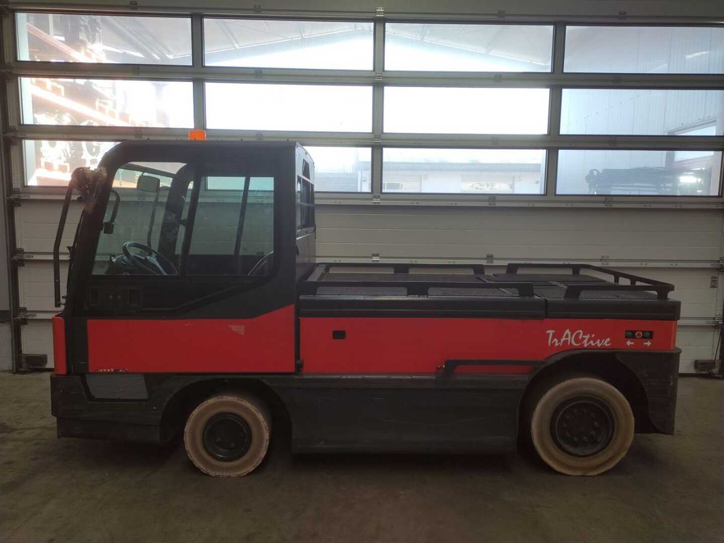 Použité vysokozdvižné vozíky LINDE P250 ELEKTRO SCHLEPPER (13073606)