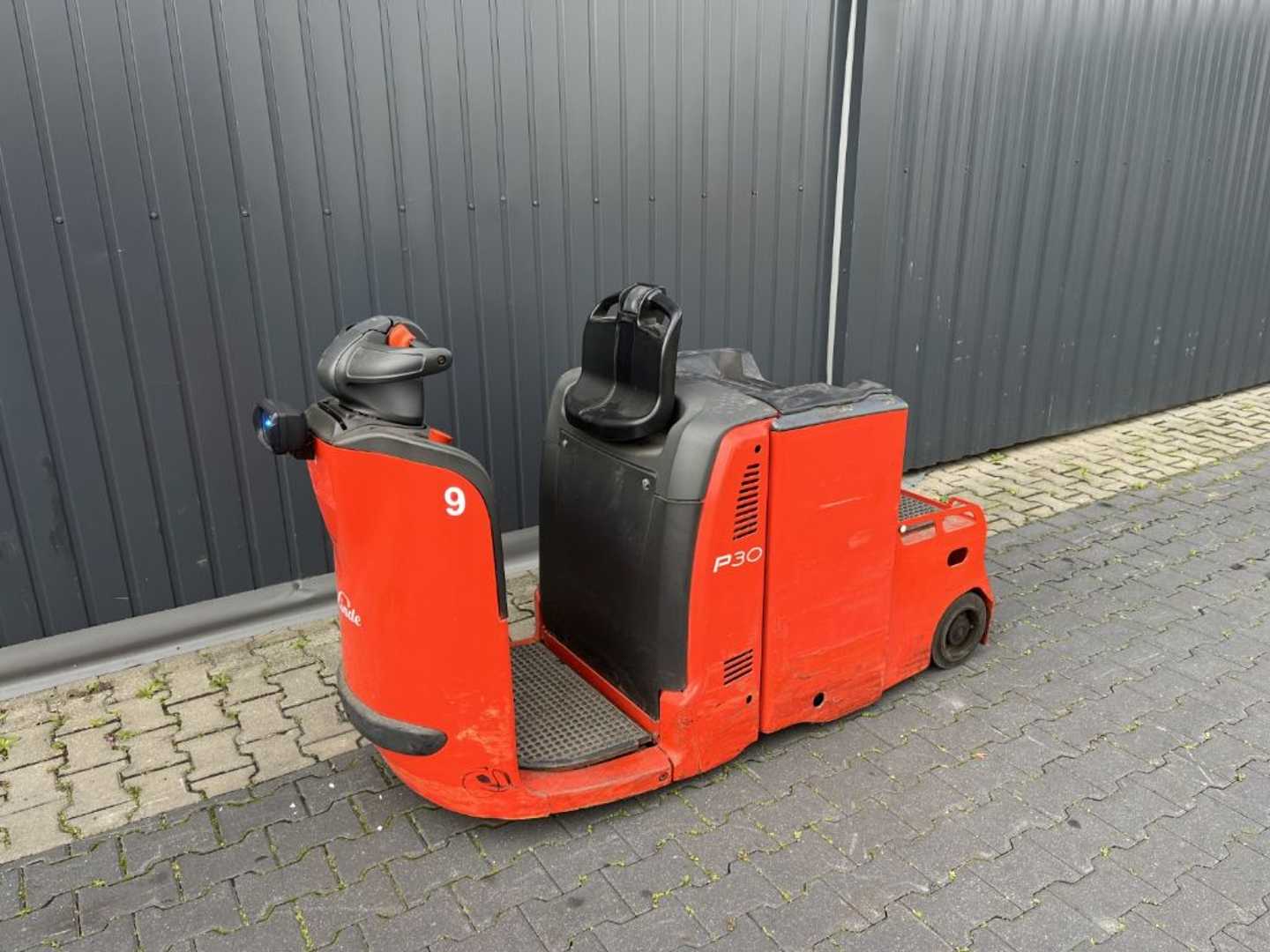 Použité vysokozdvižné vozíky LINDE P30C ELEKTRO SCHLEPPER (13070222)