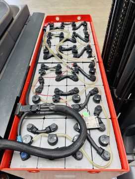 Použité vysokozdvižné vozíky LINDE R 20 -01Triplex ELEKTRO SCHUBMASTSTAPLER (13071968)