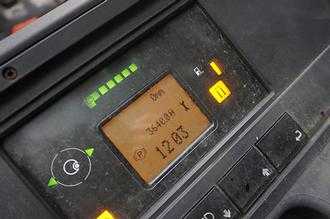 Použité vysokozdvižné vozíky LINDE R 20G-01 - 3.640 Betriebsstunden ELEKTRO SCHUBMASTSTAPLER (13074101)