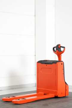 Použité vysokozdvižné vozíky LINDE T 16 1152 ELEKTRO NIEDERHUBWAGENDEICHSEL (13047532)