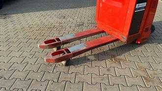 Použité vysokozdvižné vozíky LINDE T 20 AP ELEKTRO NIEDERHUBWAGENFAHRERSTAND (13068169)