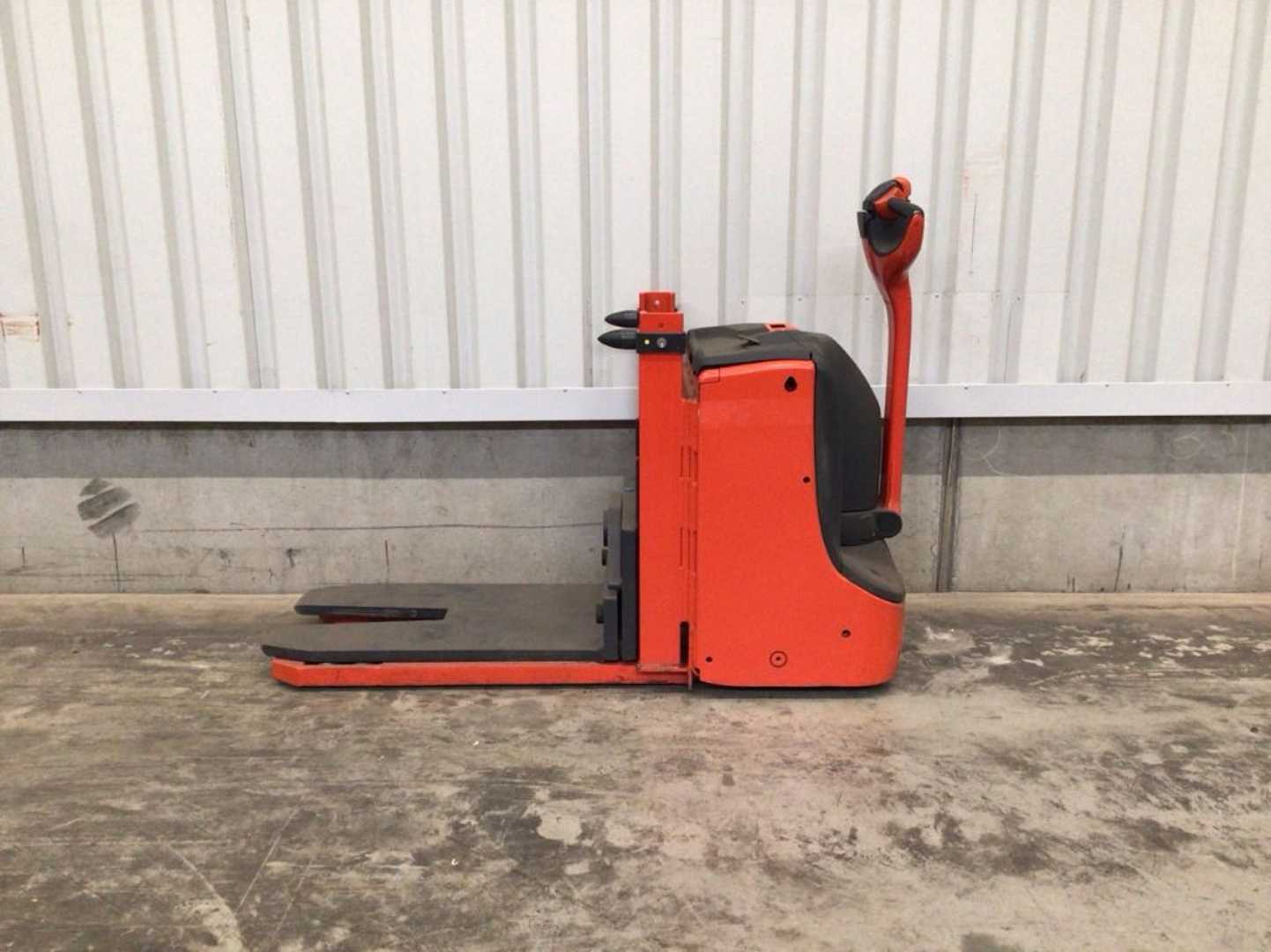 Použité vysokozdvižné vozíky LINDE T28 Rotobat ELEKTRO NIEDERHUBWAGENDEICHSEL (13043310)