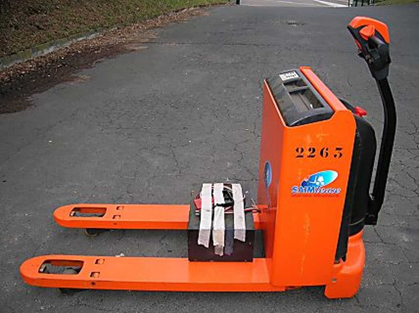 Použité vysokozdvižné vozíky LUGLI Transpalette electrique ELEKTRO HANDGABELHUBWAGENMANUELL (12157393)