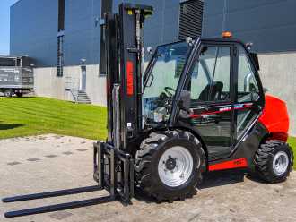 Použité vysokozdvižné vozíky MANITOU MC 30-4 DIESEL GELAENDESTAPLER (12962729) backdrop