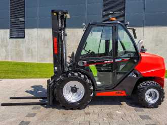 Použité vysokozdvižné vozíky MANITOU MC 30-4 DIESEL GELAENDESTAPLER (12962729)