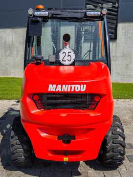 Použité vysokozdvižné vozíky MANITOU MC 30-4 DIESEL GELAENDESTAPLER (12962729)