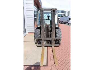 Použité vysokozdvižné vozíky MANITOU MH25-4 T Buggy DIESEL GELAENDESTAPLER (13065095)