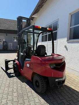 Použité vysokozdvižné vozíky MITSUBISHI FD30N DIESEL VIERRADFRONTSTAPLER (13035092)