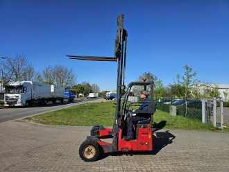 Použité vysokozdvižné vozíky MOFFETT M4-25.4 WEITERE VIERWEGEMITNAHMESTAPLER (13042840)