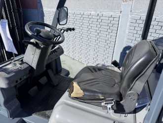 Použité vysokozdvižné vozíky NISSAN FD02A25Q Baujahr 2005/ Stunden 4919 HH 4,75M DIESEL VIERRADFRONTSTAPLER (13072022)