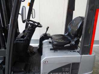 Použité vysokozdvižné vozíky NISSAN S1N1L13Q - TRIPLEX ELEKTRO DREIRADFRONTSTAPLER (13041405)
