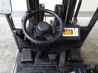 Použité vysokozdvižné vozíky NISSAN S1N1L13Q - TRIPLEX ELEKTRO DREIRADFRONTSTAPLER (13041405)