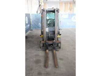 Použité vysokozdvižné vozíky NISSAN U1D2A25LQ GAS VIERRADFRONTSTAPLER (13039013)
