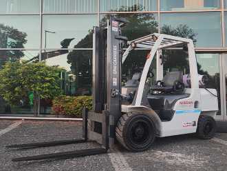 Použité vysokozdvižné vozíky NISSAN UniCarriers UG1F2A35DU DIESEL VIERRADFRONTSTAPLER (13005110) backdrop
