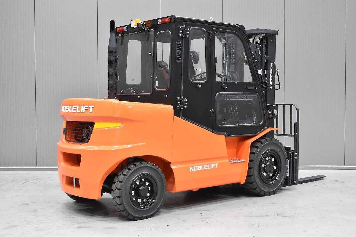 Použité vysokozdvižné vozíky NOBLELIFT CPCD50 4800 DIESEL VIERRADFRONTSTAPLER (13072871)