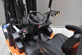 Použité vysokozdvižné vozíky NOBLELIFT CPD 25 A /K801366/ ELEKTRO VIERRADFRONTSTAPLER (13069656)