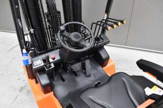 Použité vysokozdvižné vozíky NOBLELIFT CPD 25 A /K801367/ ELEKTRO VIERRADFRONTSTAPLER (13069659)