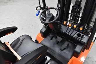 Použité vysokozdvižné vozíky NOBLELIFT CPD 25 A /K801367/ ELEKTRO VIERRADFRONTSTAPLER (13069659)