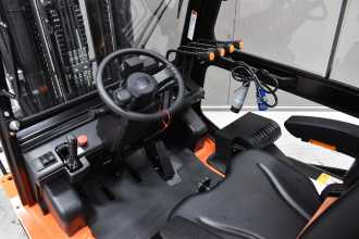 Použité vysokozdvižné vozíky NOBLELIFT CPD 38 A /K801371/ ELEKTRO VIERRADFRONTSTAPLER (13069661)