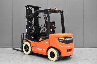 Použité vysokozdvižné vozíky NOBLELIFT CPD25 A ELEKTRO VIERRADFRONTSTAPLER (13072373) backdrop