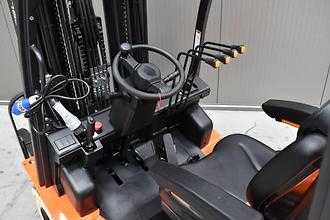 Použité vysokozdvižné vozíky NOBLELIFT CPD25 A ELEKTRO VIERRADFRONTSTAPLER (13072373)