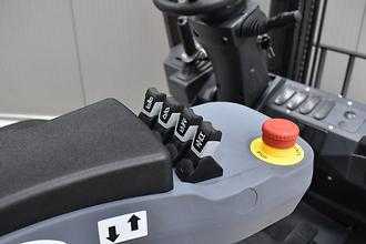 Použité vysokozdvižné vozíky NOBLELIFT FE4P38P 3300 ELEKTRO VIERRADFRONTSTAPLER (13072888)