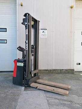 Použité vysokozdvižné vozíky NOBLELIFT PS16N ELEKTRO HOCHHUBWAGENFAHRERSTAND (12928229)