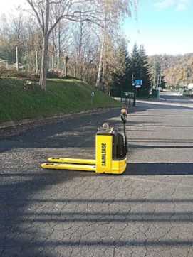 Použité vysokozdvižné vozíky OM_PIMESPO Transpalette electrique ELEKTRO HANDGABELHUBWAGENMANUELL (12734329) backdrop
