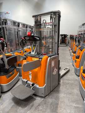 Použité vysokozdvižné vozíky STILL EXV-SF16D ELEKTRO HOCHHUBWAGENFAHRERSTAND (13058596)