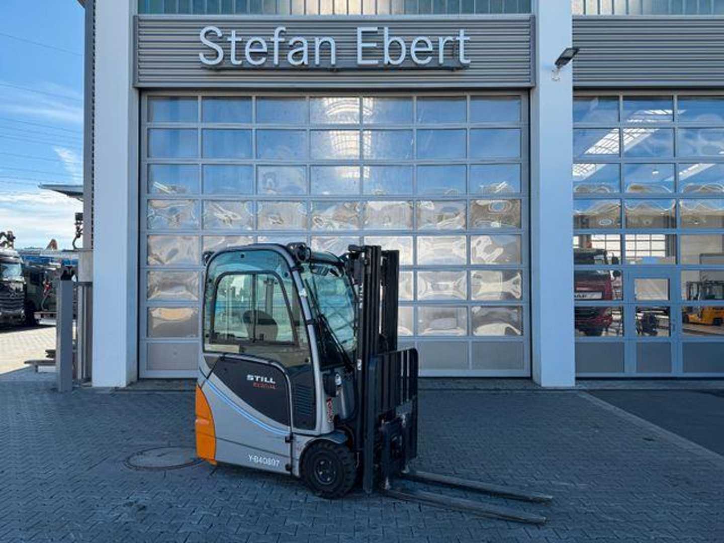Použité vysokozdvižné vozíky STILL RX20-14 / Triplex: 4.30m! / 354h / SS / 23/2022 ELEKTRO VIERRADFRONTSTAPLER (13024749)