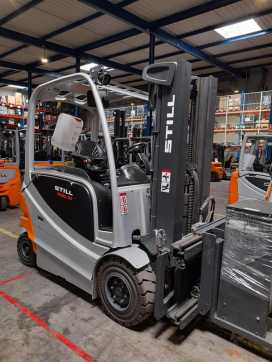 Použité vysokozdvižné vozíky STILL RX60-30 ELEKTRO VIERRADFRONTSTAPLER (12964647) backdrop