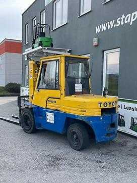 Použité vysokozdvižné vozíky TOYOTA 02-5FD45 DIESEL VIERRADFRONTSTAPLER (13028186)