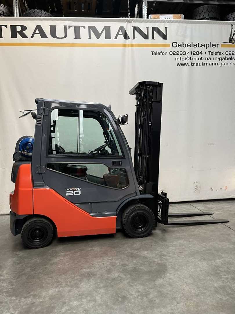 Použité vysokozdvižné vozíky TOYOTA 02-8 FGKF20 GAS VIERRADFRONTSTAPLER (13016550)