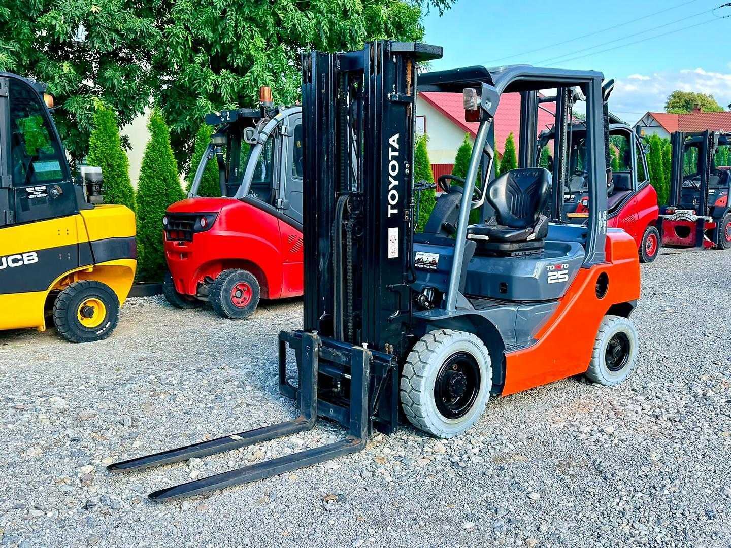 Použité vysokozdvižné vozíky TOYOTA 02-8FDF25 GAS VIERRADFRONTSTAPLER (13064266)