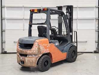 Použité vysokozdvižné vozíky TOYOTA 02-8FDF30 DIESEL VIERRADFRONTSTAPLER (13046552)