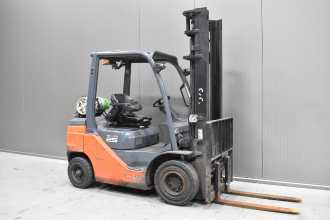 Použité vysokozdvižné vozíky TOYOTA 02-8FGF25 /58300/ GAS VIERRADFRONTSTAPLER (13069549) backdrop