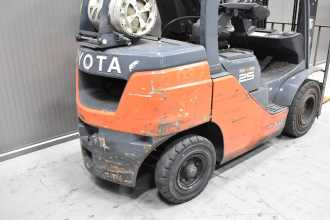 Použité vysokozdvižné vozíky TOYOTA 02-8FGF25 /58300/ GAS VIERRADFRONTSTAPLER (13069549)