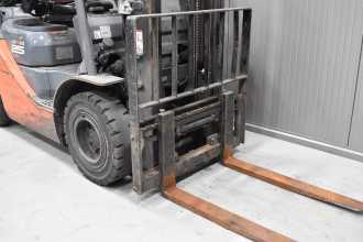 Použité vysokozdvižné vozíky TOYOTA 02-8FGF25 /58302/ GAS VIERRADFRONTSTAPLER (13069551)