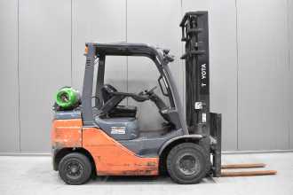 Použité vysokozdvižné vozíky TOYOTA 02-8FGF25 /58303/ GAS VIERRADFRONTSTAPLER (13069552)