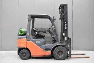 Použité vysokozdvižné vozíky TOYOTA 02-8FGF25 /58304/ GAS VIERRADFRONTSTAPLER (13069553)