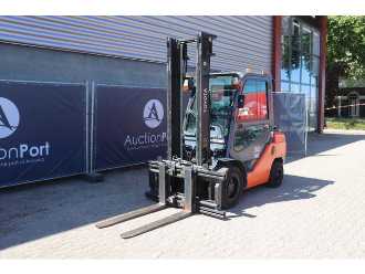 Použité vysokozdvižné vozíky TOYOTA 02-8FGF30 GAS VIERRADFRONTSTAPLER (13063415)