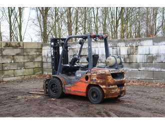 Použité vysokozdvižné vozíky TOYOTA 02-8FGJF35 GAS VIERRADFRONTSTAPLER (13041173)
