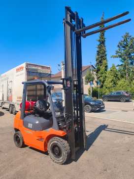 Použité vysokozdvižné vozíky TOYOTA 42-7 FGF25 GAS VIERRADFRONTSTAPLER (13061408)
