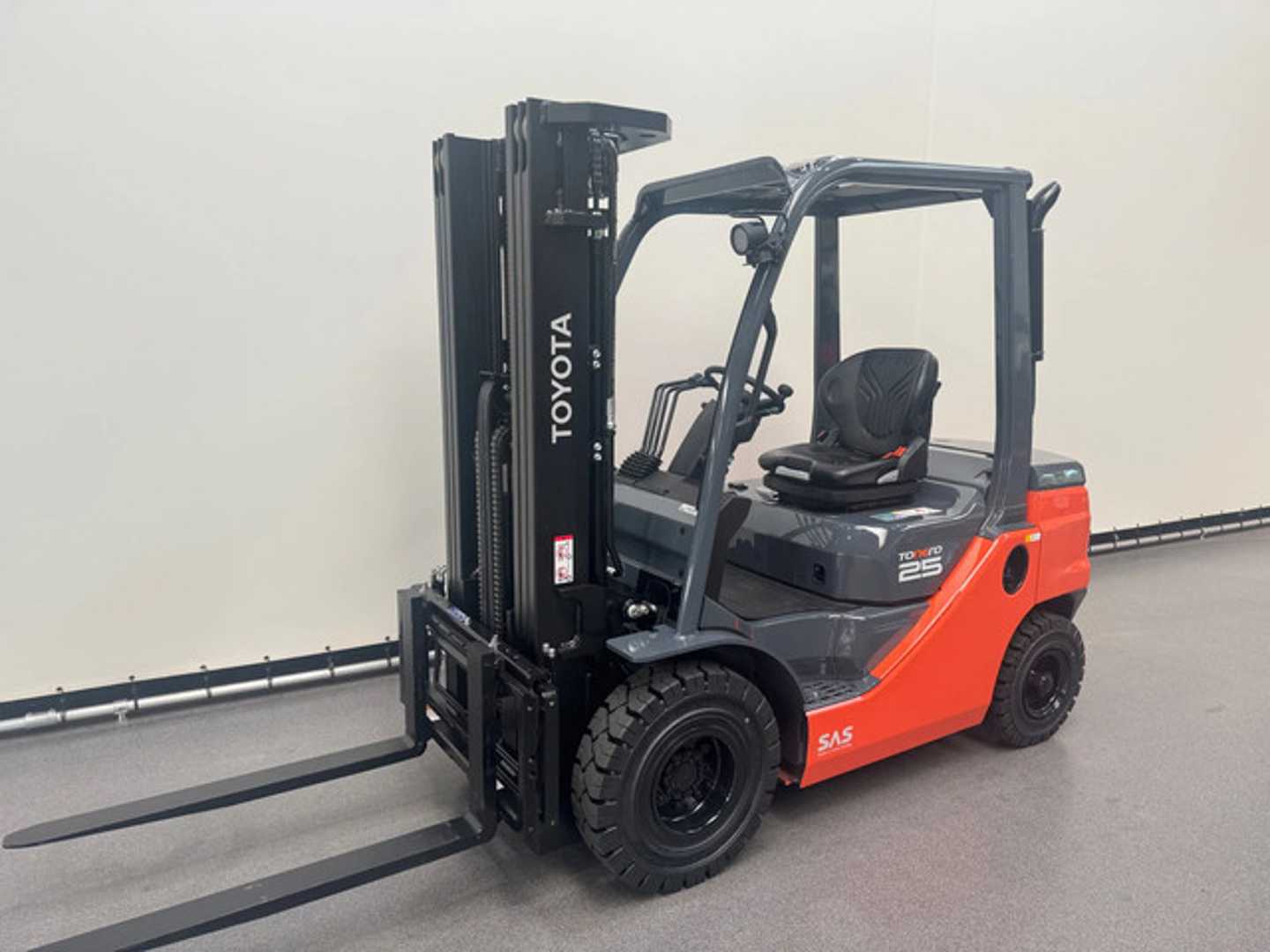Použité vysokozdvižné vozíky TOYOTA 52-8 FDF 25 DIESEL VIERRADFRONTSTAPLER (13073365)